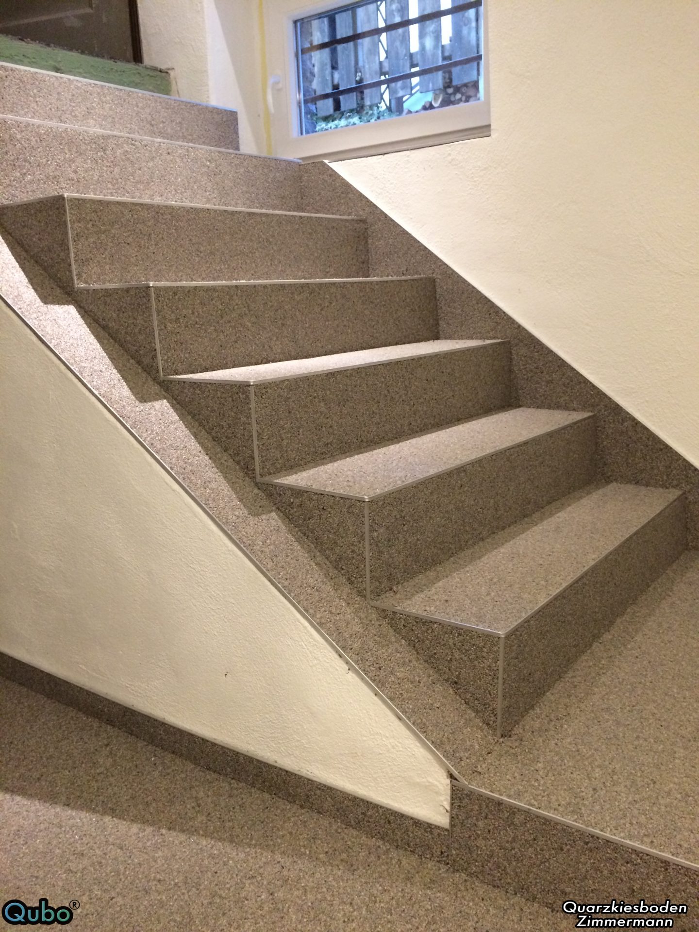Treppe sanieren & renovieren mit Steinteppich - Quarzkiesboden Zimmermann