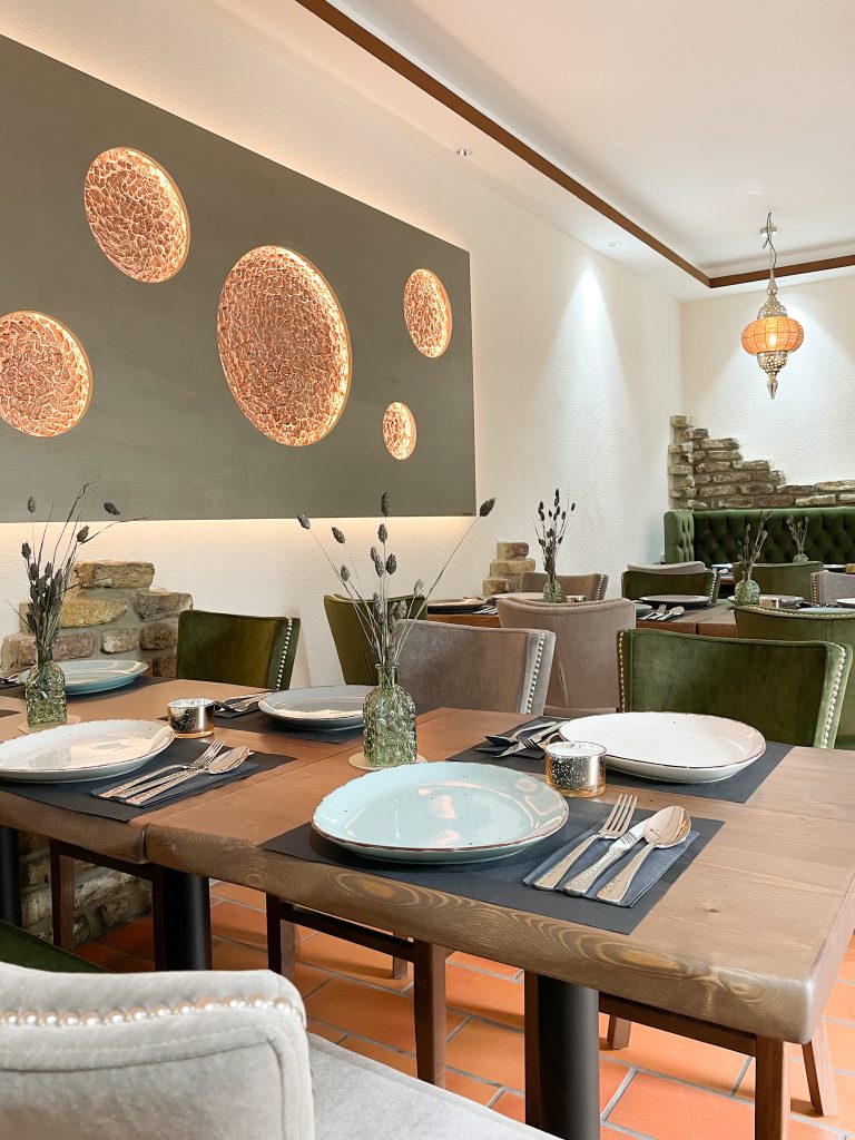 Interior Design Restaurant by Interior ReDesign FH